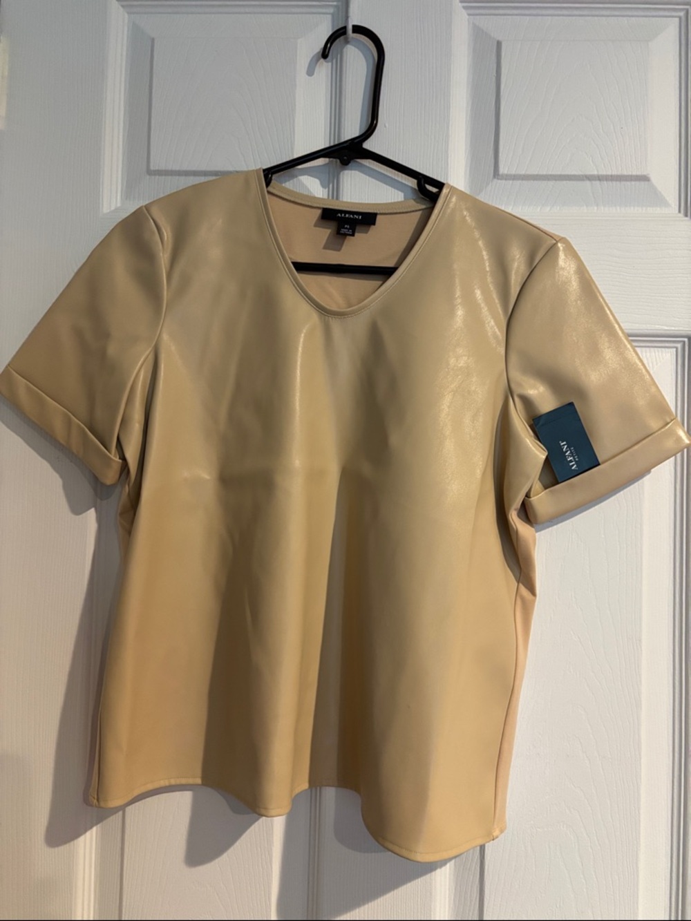 ALFANI (Ps)  Neutral Beige Short Sleeve Faux-Leather Tee bran- new.